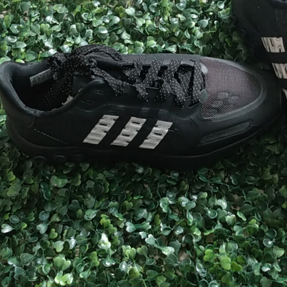 🚨🚨NEW....in box 🚨🚨  LA trainer Adidas shoes
